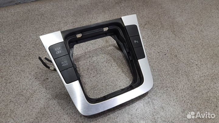 Рамка кулисы коробки с кнопками VW Passat b6