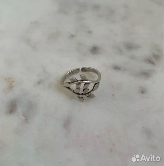 Ожерелье, кольцо под серебро