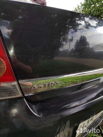 Крышка багажника Opel Astra H седан 2008 г