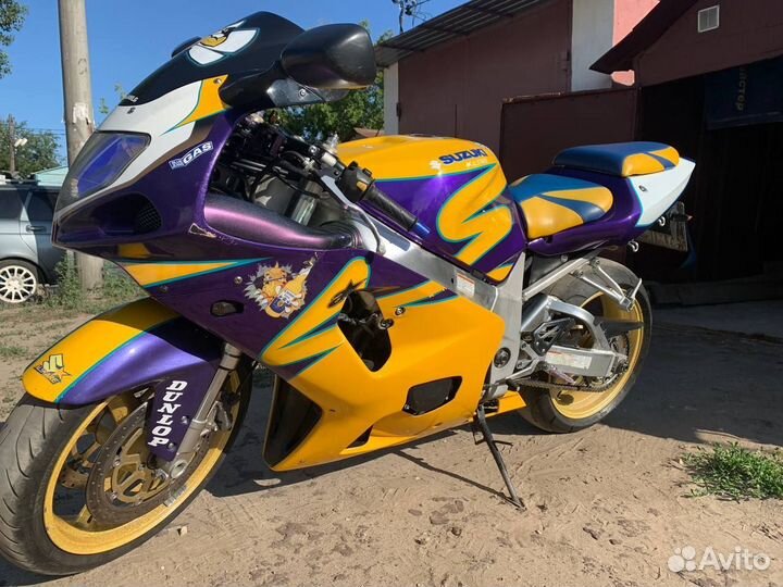 Suzuki GSX-R 750 K1