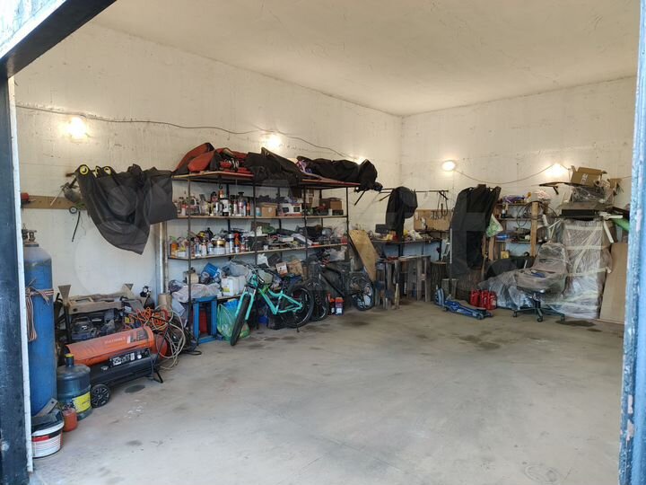 Гараж, > 30 м²