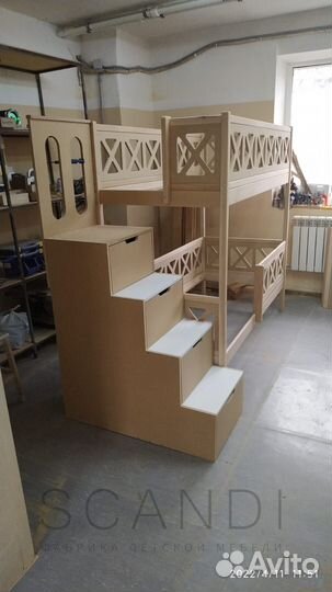 Двухярусная детская кровать