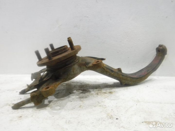 Кулак передний правый