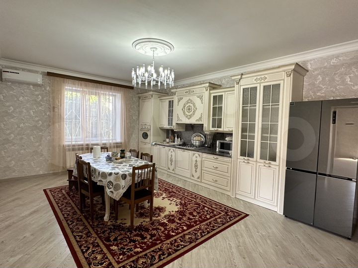 Дом 180 м² на участке 4,5 сот.