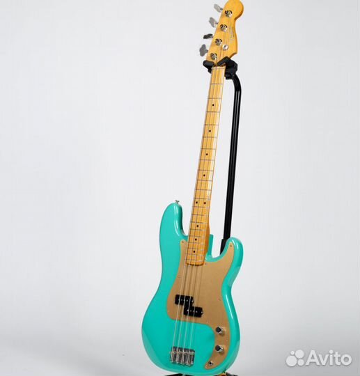 Бас гитара Fender Precision + Аксессуары