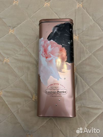 Металлические коробки и мягкие кофры для бутылок