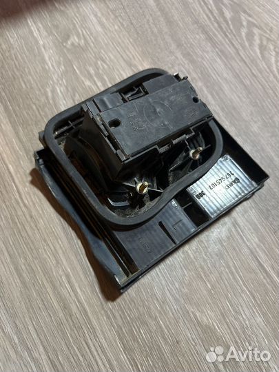 Фонарь крышки багажника левый VW Passat B3 седан