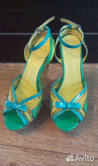 Продам костюм карнавальный (c перьями) и гавайи