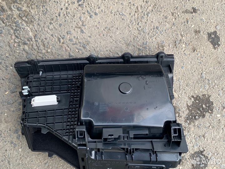 Бардачок бмв F10