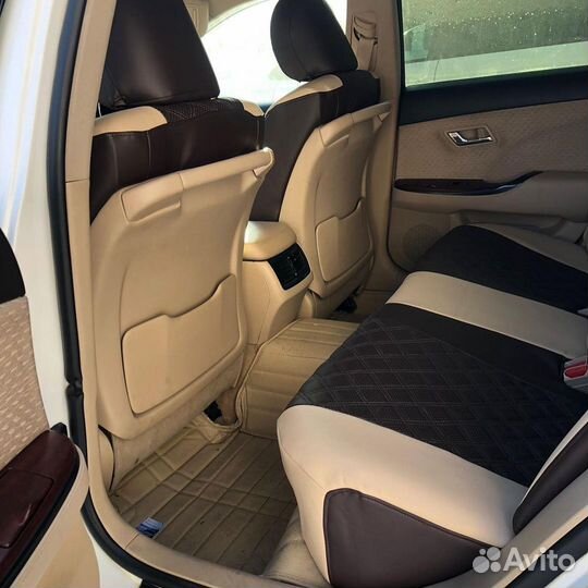 Чехлы на Toyota Crown 200