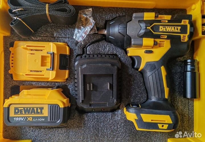 Аккумуляторный гайковерт DeWalt 800 Нм (Арт.43859)