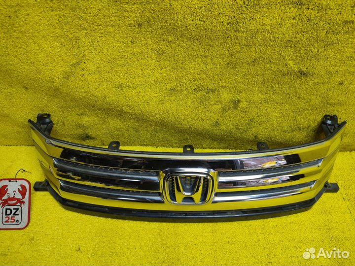 Решетка радиатора передняя Honda Freed Spike
