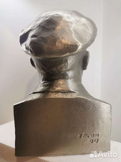 Бюст Ленин. Скульптор Баганов 1979 год