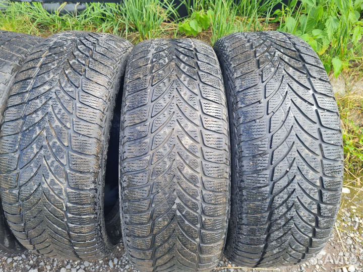Goodyear UltraGrip 215/55 R17