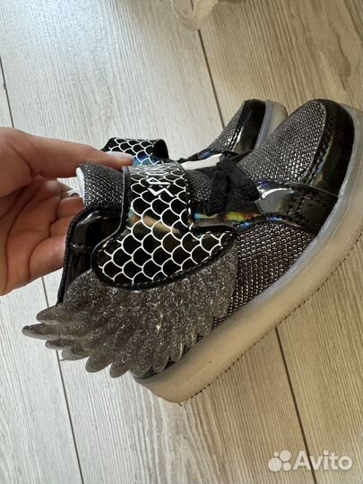 Кроссовки доя девочки 27 размера