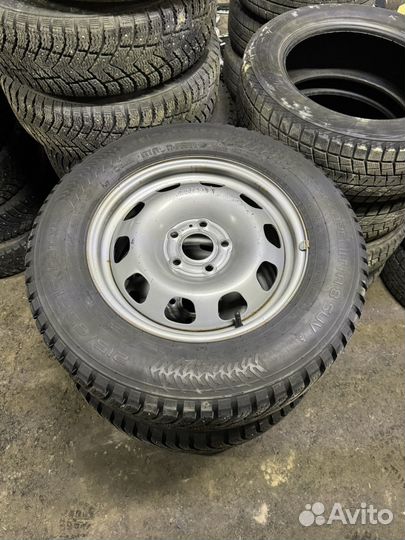 Nokian Tyres Hakkapeliitta 8 SUV 215/65 R16