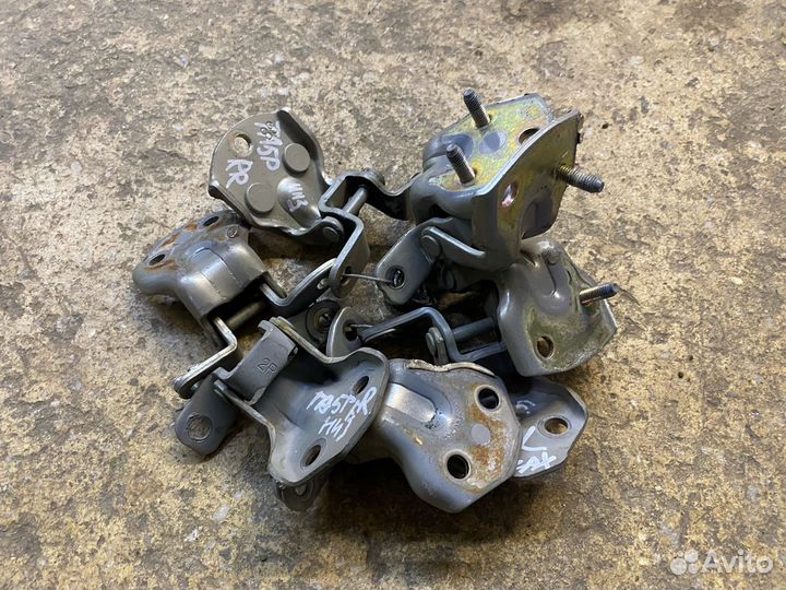 Петля двери Б/У бу