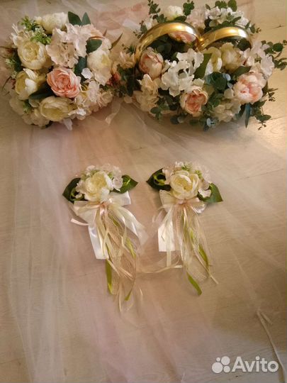 Свадебные кольца на машину. Украшения на машину