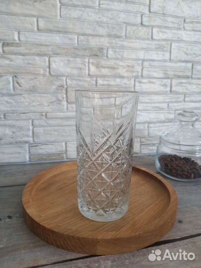 Стеклянный стакан
