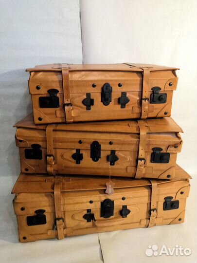Комплект винтажные кожаных дорожных чемоданов
