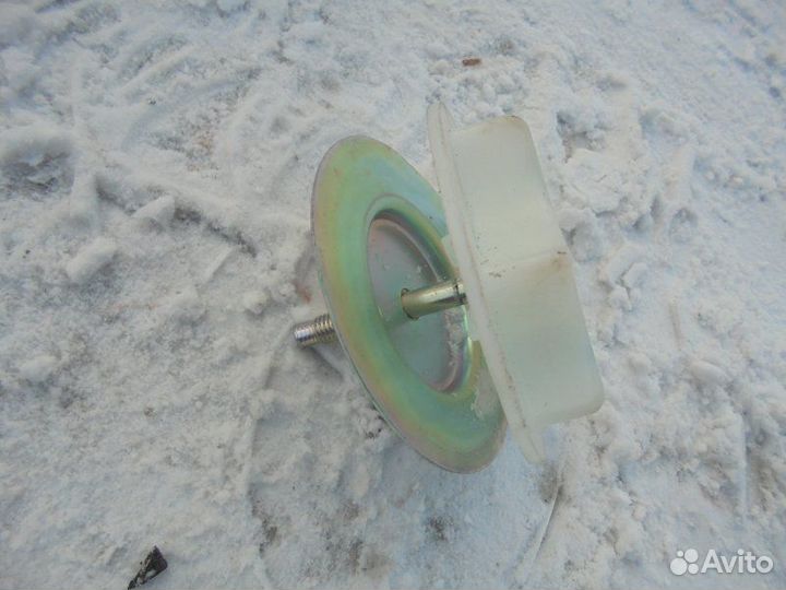 Крепление запасного колеса Nissan Xtrail NT30