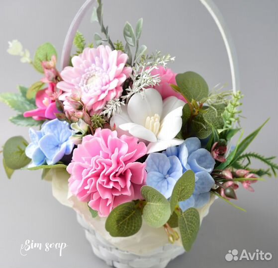 Цветочная композиция в корзине - мыло