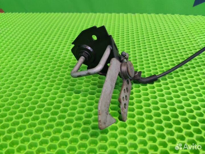 Замок капота правый Bmw 5 F10 N52B25 2010