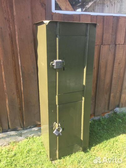 Сейф металлический