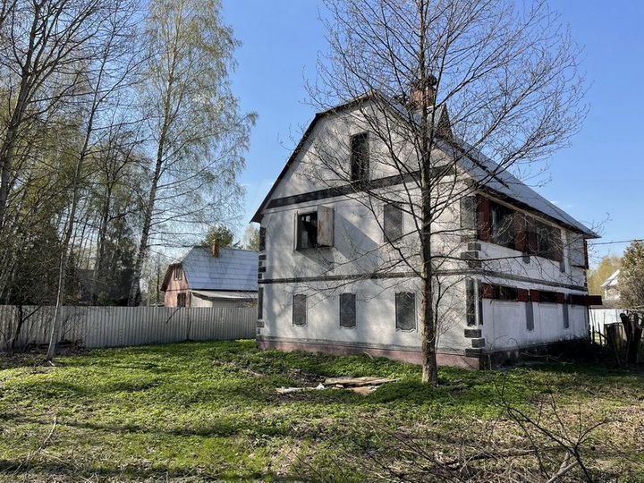 Дом 240 м² на участке 8,7 сот.