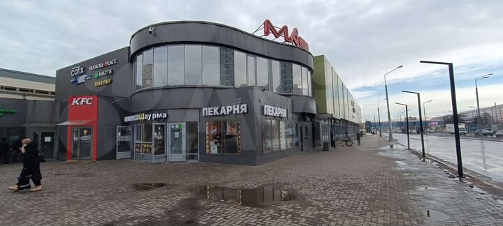 40 м² в ТЦ и 16м2 на фасаде ТЦ