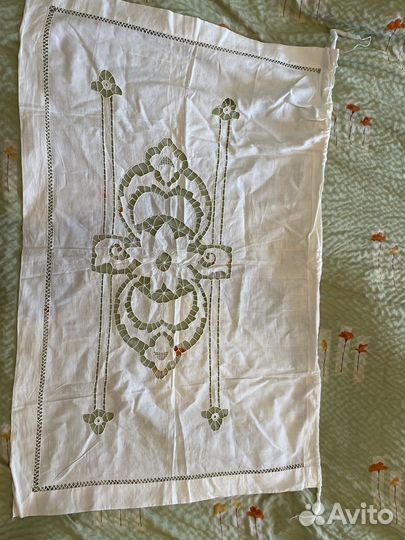 Подзор, накидки, наволочка, занавеска с шитьём