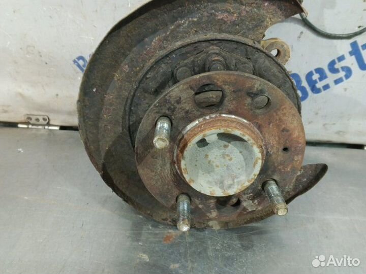 Кулак задний правый Hyundai Sonata 4 EF 2002