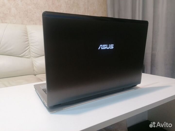 Ноутбук Asus в стальном корпусе на Core i7/ 256/8