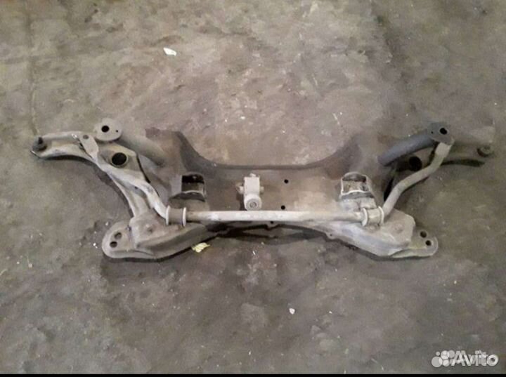 Подрамник, передняя балка на Джили мк кросс