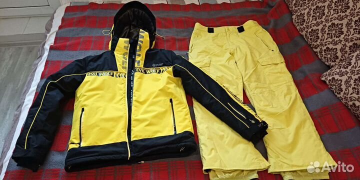 Комплект: куртка + штаны для сноуборда