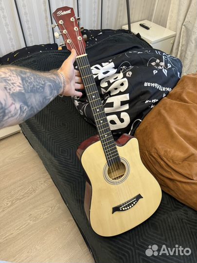 Акустическая гитара