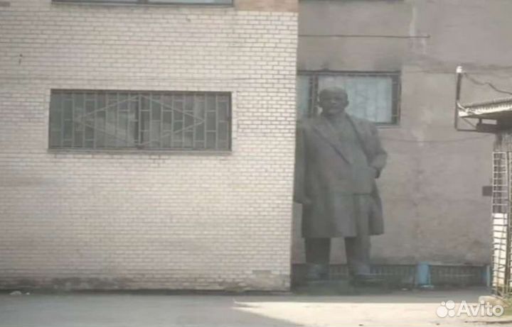 Ленин Демонтирован.Статуя в Москве