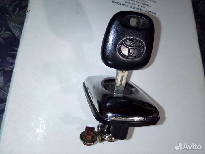 Замок двери багажника