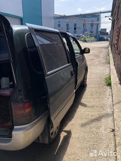 Nissan Serena 1.6 МТ, 1997, битый, 250 000 км