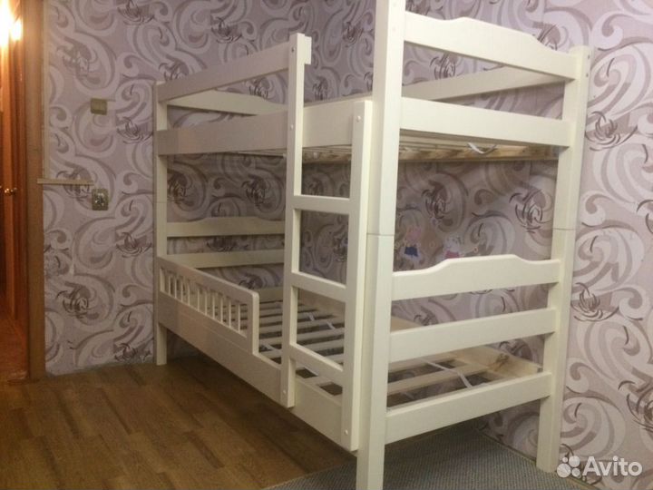 Двухъярусная кровать из массива дерева