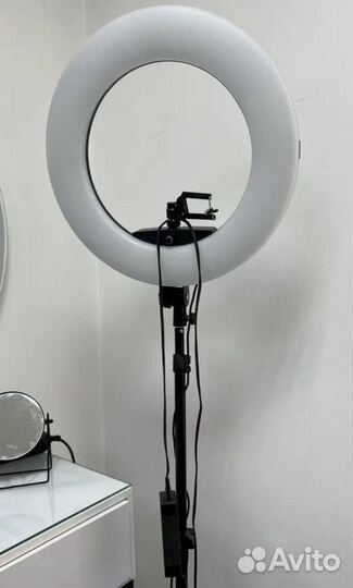 Кольцевая лампа со штативом
