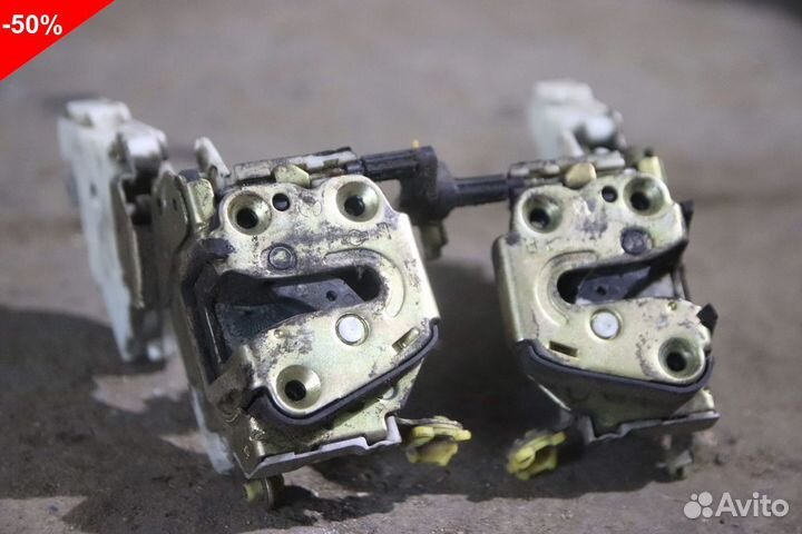 Замок двери правый на Ниссан Микра К11