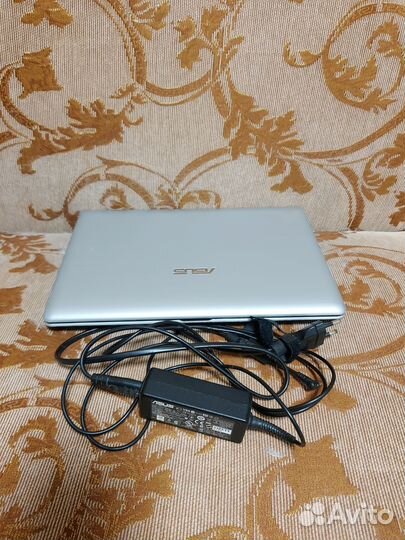 Asus eee pc 1215n