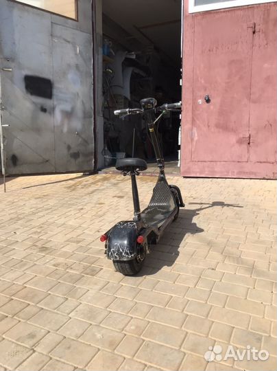 Электросамокат с сиденьем