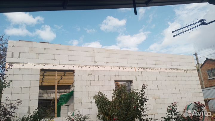 Кладка газоблока, кирпича. Каменщик