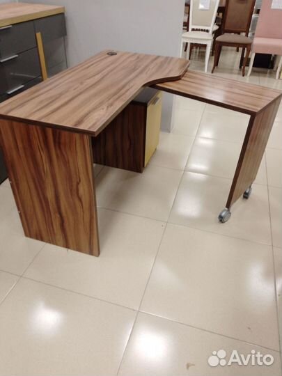 Продам стол письменный