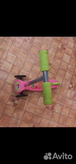 Почти новый трехколесный самокат