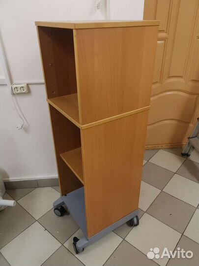 Тумба на колесах