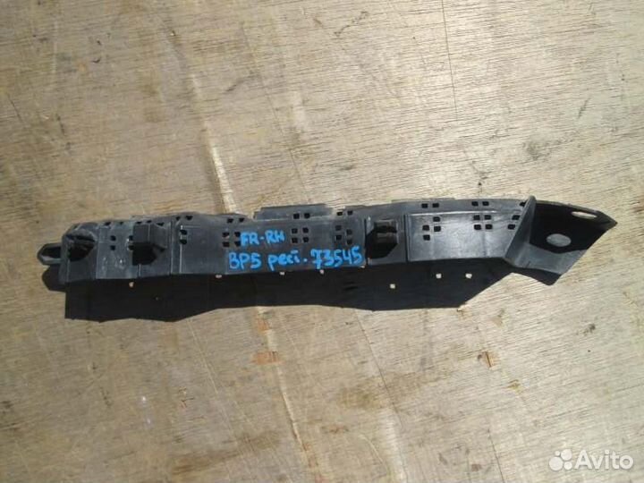 Крепление бампера переднее правое Subaru Legacy