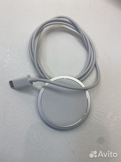 Зарядное устройство на iPhone MagSafe